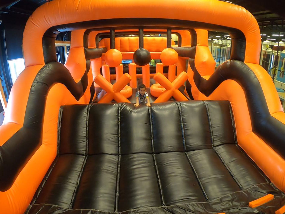 Inflatable bouncy obstacle